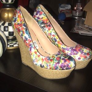 Floral (super cute) wedge heels!